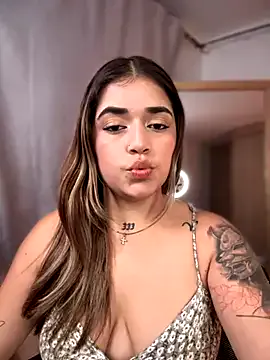 LT-333 – webcam model profile photo Image 8