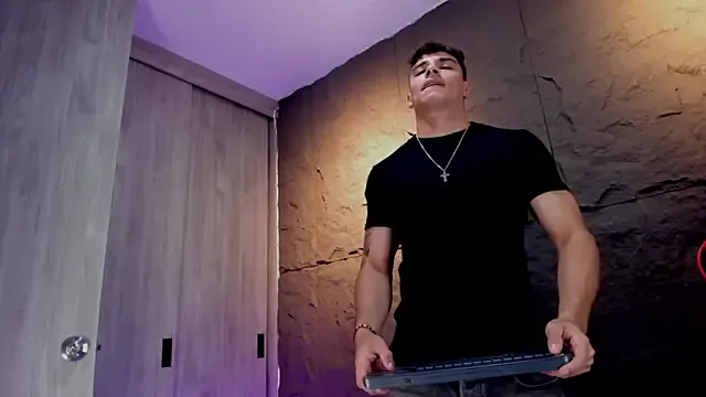 kai101010 – webcam model profile photo Image 7