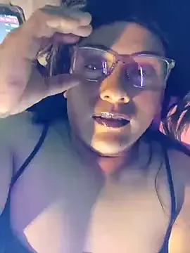 Lola_Hale – webcam model profile photo Image 3