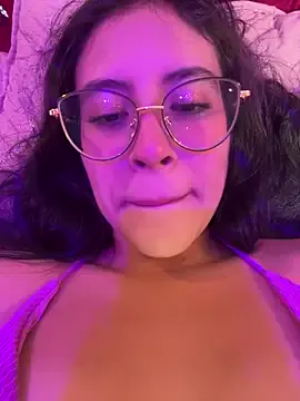  – webcam model profile photo Image 2