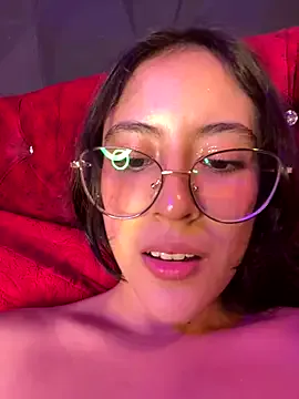  – webcam model profile photo Image 4