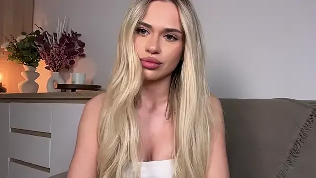 roouse – webcam model profile photo Image 14