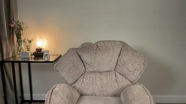 roouse – webcam model profile photo Image 5