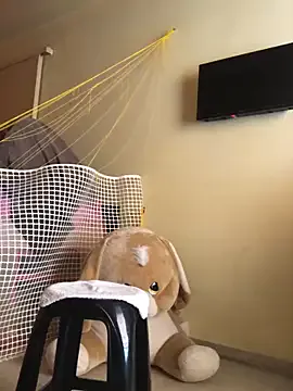 Faidraishere – webcam model profile photo Image 2