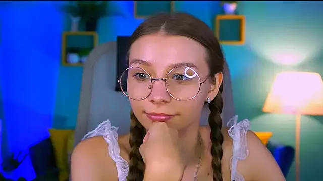 roouse – webcam model profile photo Image 12