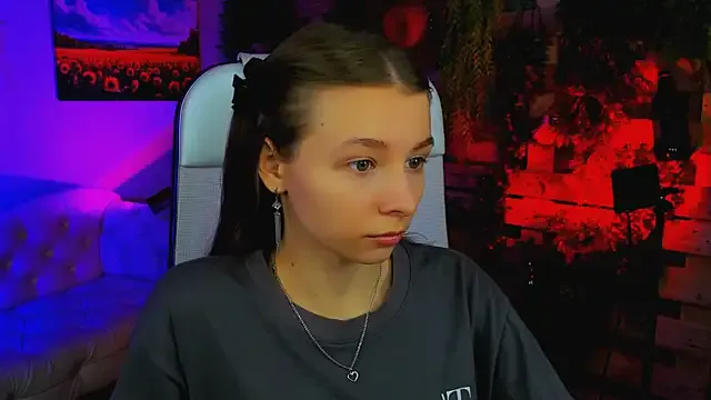 roouse – webcam model profile photo Image 16