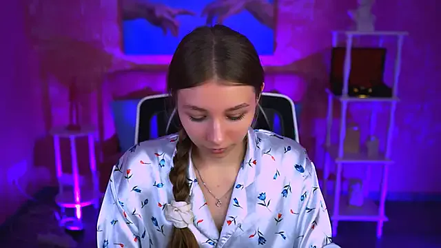 roouse – webcam model profile photo Image 17