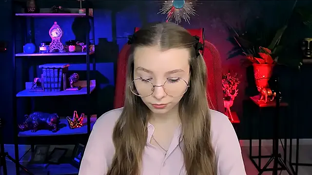 roouse – webcam model profile photo Image 5