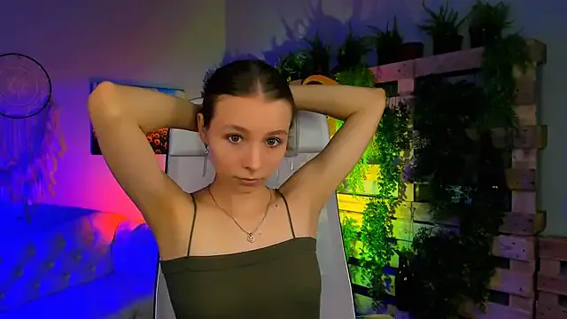 roouse – webcam model profile photo Image 6