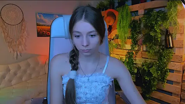 roouse – webcam model profile photo Image 9