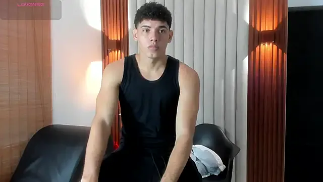 hintly – webcam model profile photo Image 17