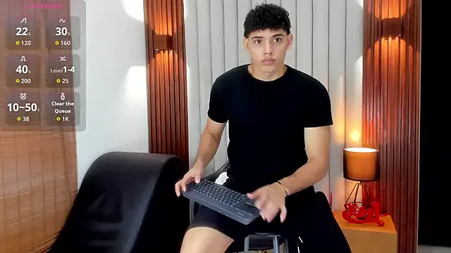 hintly – webcam model profile photo Image 6