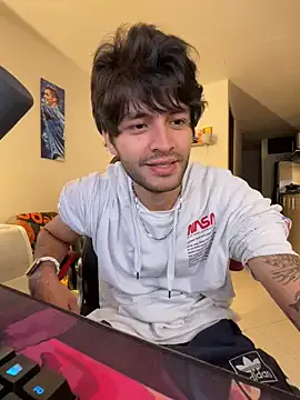 kai101010 – webcam model profile photo Image 8