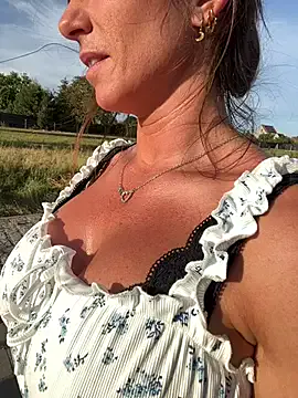 – webcam model profile photo Image 4