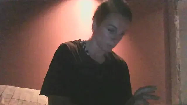 EvieEvans – webcam model profile photo Image 8