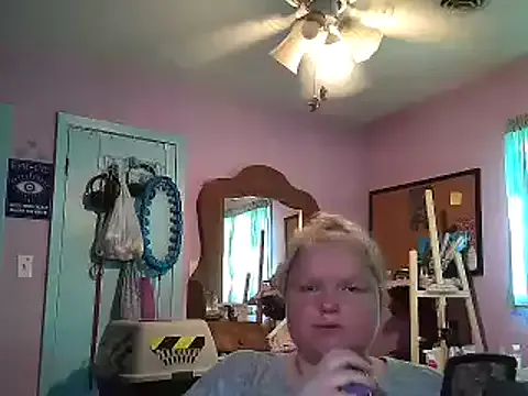 roouse – webcam model profile photo Image 6