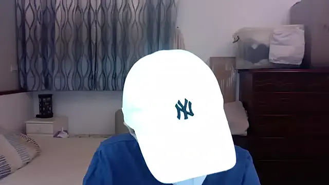 roouse – webcam model profile photo Image 3