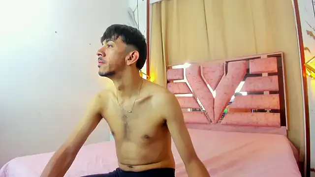 roouse – webcam model profile photo Image 6