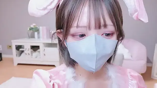 roouse – webcam model profile photo Image 10