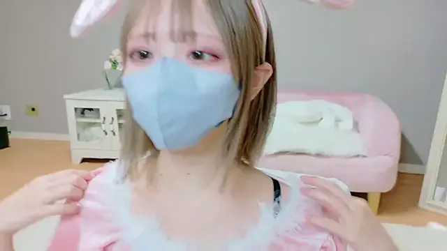 roouse – webcam model profile photo Image 3