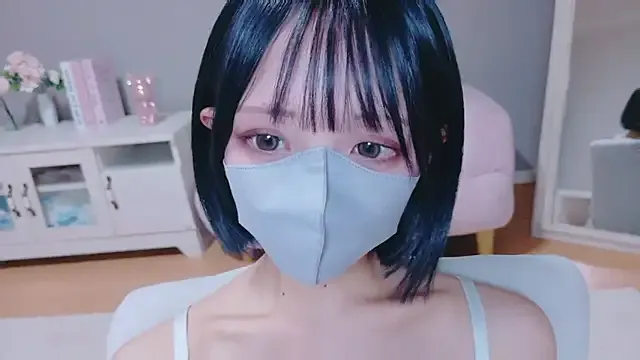 roouse – webcam model profile photo Image 8