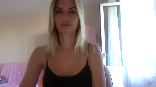 Hot_Mayra25 – webcam model profile photo Image 4