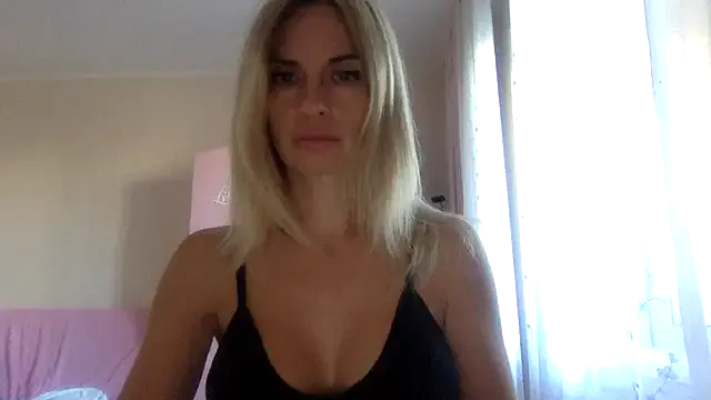 Hot_Mayra25 – webcam model profile photo Image 5