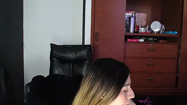 Lia__Love – webcam model profile photo Image 17