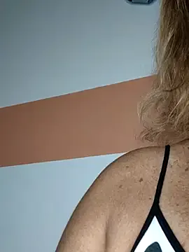  – webcam model profile photo Image 17