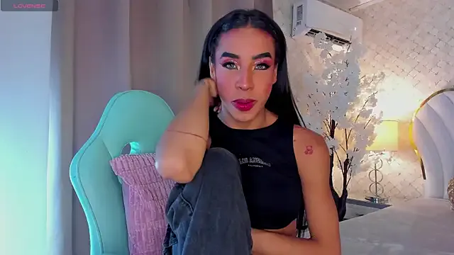 roouse – webcam model profile photo Image 10