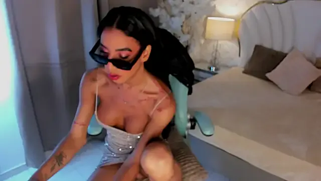 roouse – webcam model profile photo Image 12