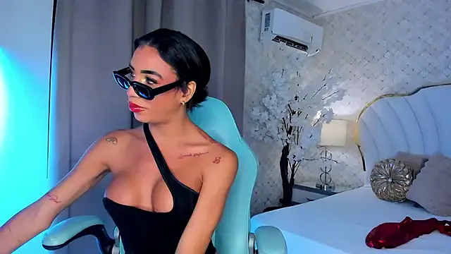 roouse – webcam model profile photo Image 17