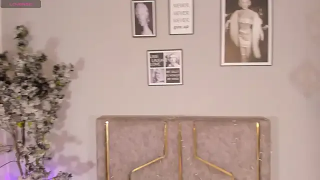 snow_flakee – webcam model profile photo Image 14