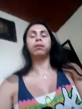 roouse – webcam model profile photo Image 3