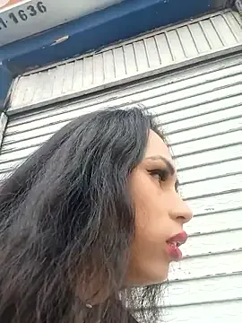 roouse – webcam model profile photo Image 9