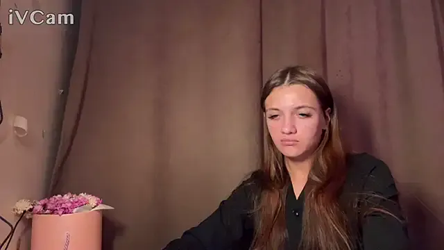 roouse – webcam model profile photo Image 2