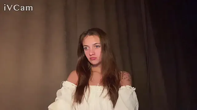 roouse – webcam model profile photo Image 9