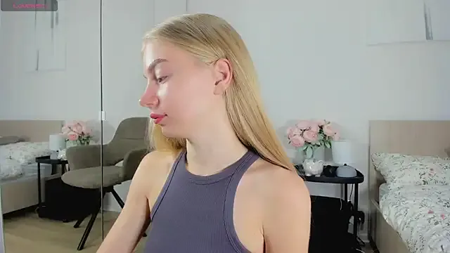 roouse – webcam model profile photo Image 13