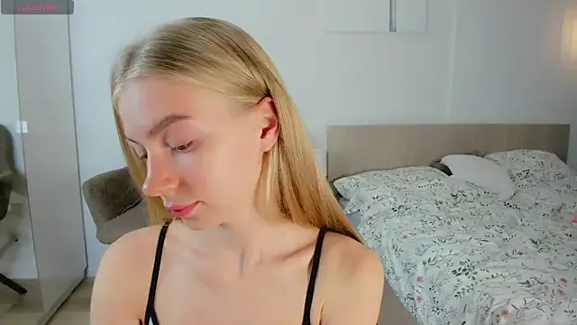 roouse – webcam model profile photo Image 15