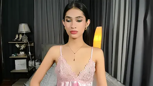 roouse – webcam model profile photo Image 3