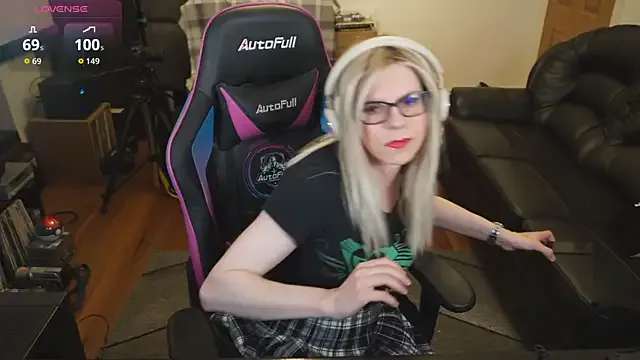 _Alicee_1 – webcam model profile photo Image 12