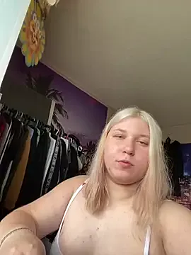  – webcam model profile photo Image 13