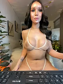 roouse – webcam model profile photo Image 4