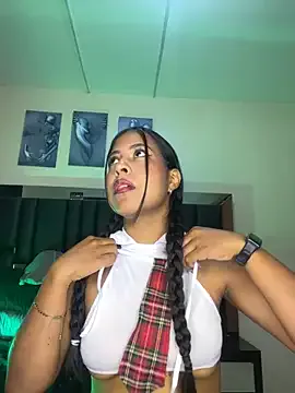 Nonchan_ – webcam model profile photo Image 11