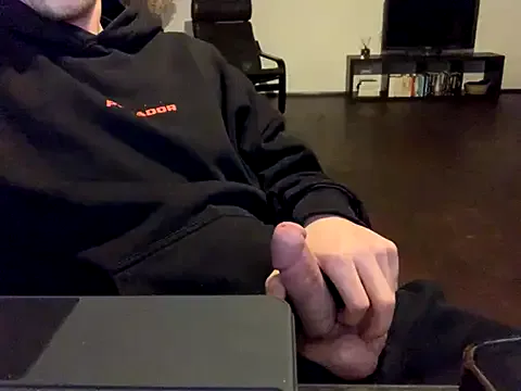  – webcam model profile photo Image 18
