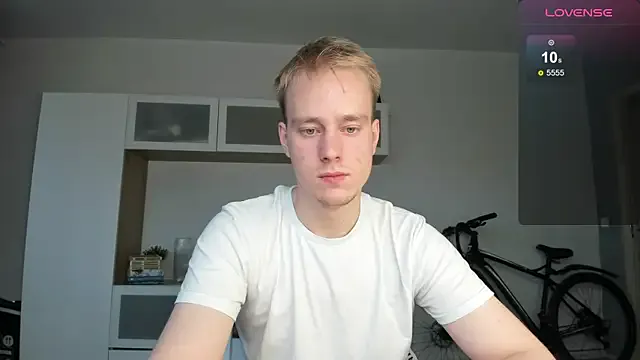 roouse – webcam model profile photo Image 10