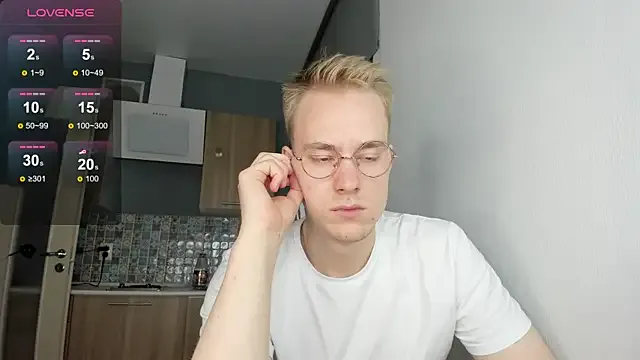 roouse – webcam model profile photo Image 4