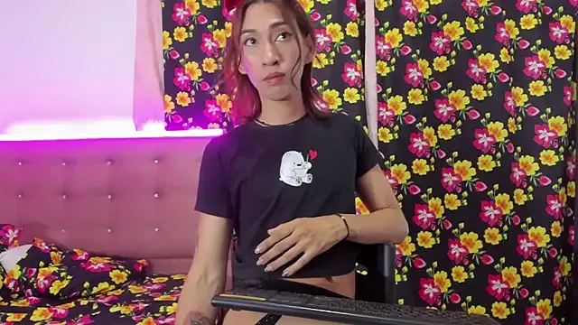 roouse – webcam model profile photo Image 9