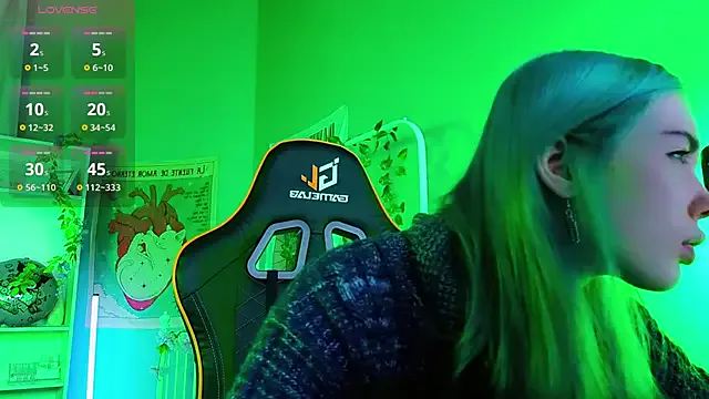 roouse – webcam model profile photo Image 11