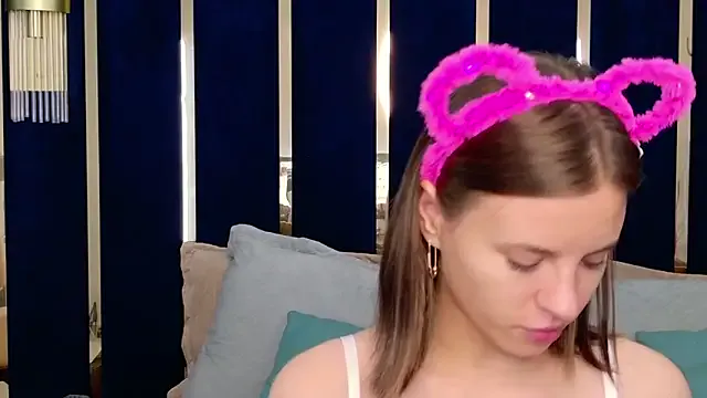  – webcam model profile photo Image 10